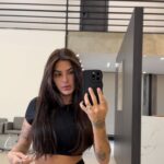 Lary Bottino Instagram - back
