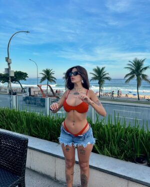 Lary Bottino Instagram - 40 graus