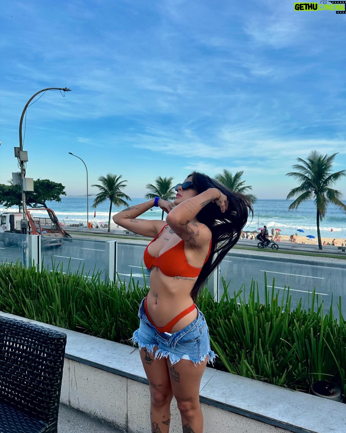 Lary Bottino - 3 Likes - 40 graus