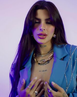 Lary Bottino Instagram - produção: @anacas.styling