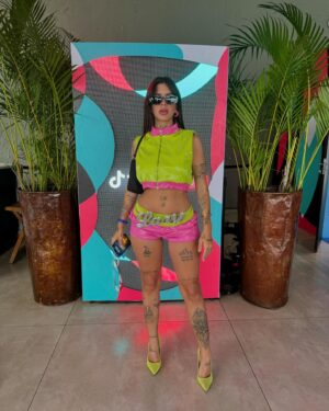 Lary Bottino Instagram - TIKTOK COPA RIO @tiktokbrasil 
produção: @anacas.styling