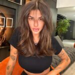 Lary Bottino Instagram - não largo não troco, meu corte perfeito no lugar perfeito ✨✨