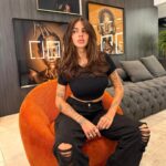 Lary Bottino Instagram - não largo não troco, meu corte perfeito no lugar perfeito ✨✨