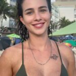 Laryssa Ayres Instagram - Toda descascada e cheia de bobice🗣️