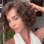 Laryssa Ayres Instagram - Oi, olha meu cabelo novo 🥹😍🤌🏼 @spadeiaerenatario vocês sempre cuidaram bem de mim, é bom estar de volta <3