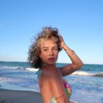 Laryssa Ayres Instagram – entre festas e aglomerações, uma pausa pra dentro e apreciação do momento presente com tanta coisa linda em volta 🌬️✨🧘🏼♂️ @reveillon.amore