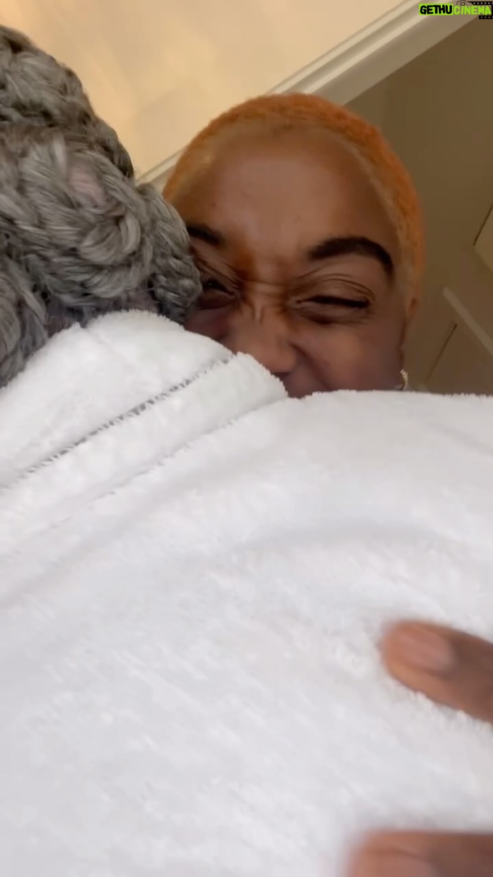 Lashana Lynch Instagram - Pampering the mother of all mothers (as she deserves 👏🏾) with the help of @cliniquelaprairie! Thank you for the good vibes and tranquility. Happy Mother’s Day to all of the physical, spiritual and ancestral mothers on and around this earth ❤️
