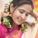 Lasya Manjunath Instagram - Take the Shine Challenge today and let your pooja items radiate with the perfect “New like Shine”. Don’t forget to tag me and @vimindia for a chance to shine in their ads! 🌟I’m adding that extra shine to my pooja essentials for Ugadi with a touch of tradition and a dash of Vim Shudhham ! ✨From sparkling brass bowls to gleaming copper vessels, join me in embracing the new year with renewed shine. Discover the magic of Vim Shudhham’s gel and spray, enriched with tamarind extracts and soothing sandalwood fragrance. It’s as easy as rinse, scrub, and shine! It is also available on Amazon & BigBasket, Get yours now!! #ad #PerfectShineWithVimShudhham #VimShineChallenge #NewYearNewShine #PerfectShineWithShudhham #Ugadi #Karnataka #Pachadi #Brass #Copper #ShineBright #shine #vim #vimindia #festive #festivevibes