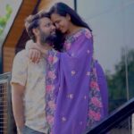 Lasya Manjunath Instagram – Just fell in love with this song 🎵
Naaku Lyrics chala chala nachai 🩷
Wishing you more and more success @mehaboobdilse 👏🏻
You deserve more success for your hardwork 💯
@sri_satya_ you looking stunning 👌🏻

#kaadhalkurise #lasyamanjunath

VC : @happy_portraits_photography 
Saree : @pari.designers_