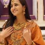 Lasya Manjunath Instagram – IT’S OK TO BE A LITTLE OBSESSED WITH JEWELLERY 💍

Gold jewellery: @devipavitraofficial 
Saree : @pari.designers_

Come, join for my Akshaya Tritiya shopping….Devi Pavitra Gold & Diamonds offers very exciting offers on this occasion – Flat 6% VA on Chains/Banges; Flat 12% on Stone Jewellery & on Diamond Jewellery Rs.51,999/- per carat, T&C Applies

Watch Never Before Unique Designs in latest Gold and Diamond Jewellery with unbeatable offers… @devipavitraofficial 

First time of it’s kind in Hyderabad – Bridal Studio for aspiring Brides 

Address For all occasions, One location :
Devi Pavitra Gold & Diamonds
1st Floor,PNR Empire,
Near Metro Pillar No : A 737
KUKATPALLY,
Hyderabad. – 500072. 
Contact : 9406689999

managed by: @unomantrik
unomantrik@gmail.com

#devipavitraofficial #gold #diamonds #jewellery #jewellerycollection #latestjewellerydesigns #latestdesign #jewellerystore #goldjewellery #puregold #diamondjewellery