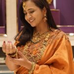 Lasya Manjunath Instagram – IT’S OK TO BE A LITTLE OBSESSED WITH JEWELLERY 💍

Gold jewellery: @devipavitraofficial 
Saree : @pari.designers_

Come, join for my Akshaya Tritiya shopping….Devi Pavitra Gold & Diamonds offers very exciting offers on this occasion – Flat 6% VA on Chains/Banges; Flat 12% on Stone Jewellery & on Diamond Jewellery Rs.51,999/- per carat, T&C Applies

Watch Never Before Unique Designs in latest Gold and Diamond Jewellery with unbeatable offers… @devipavitraofficial 

First time of it’s kind in Hyderabad – Bridal Studio for aspiring Brides 

Address For all occasions, One location :
Devi Pavitra Gold & Diamonds
1st Floor,PNR Empire,
Near Metro Pillar No : A 737
KUKATPALLY,
Hyderabad. – 500072. 
Contact : 9406689999

managed by: @unomantrik
unomantrik@gmail.com

#devipavitraofficial #gold #diamonds #jewellery #jewellerycollection #latestjewellerydesigns #latestdesign #jewellerystore #goldjewellery #puregold #diamondjewellery