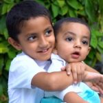 Lasya Manjunath Instagram - Twins kakapotina twins la unnaru .. junnu ni chinnapudu choosthunnatte undi naaku 😍🧿 Munnu putti appude 1 year ayipoyindhi 😍😘🤗 Junnu ❤️ Munnu @giggles_photography_hyd Outfits : @pari.designers_