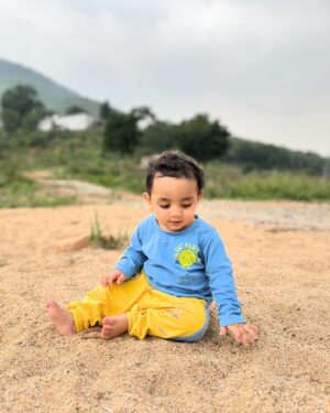 Lasya Manjunath Instagram - Munnu 😍😘❤️

#cutie
1st time sand ⌛️ lo adukuntunnadu ..
Full vlog in my youtube channel 😊