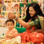 Lasya Manjunath Instagram – Dive into the vibrant world of creativity with the @olivemithai muggula poti contest. All you need to do is follow @olivemithai and post a pic with your creative muggu by tagging @olivemithai to win one lakh worth gold.
Order olive mithai’s special sankranthi gift pack from website or Call the branch near you.
Website : https://olivemithai.com/

#Olivemithai #gold #sankranthi #olivesweets #festival #Muggulapoti 
#HappySankranti #SankrantiFestival #Trending #Festival #Vibes #Hyderabad #SweetsinUSA #USAGiftPack #Bommalakoluvu

Follow Olive Mithai Shop:
Instagram: https://www.instagram.com/olivemithai/
Facebook: https://www.facebook.com/OliveMithaiShop
Twitter: https://twitter.com/olivemithaishop

Order on Website or Call the branch near you
Hydernagar : 7331122771
KPHB, 3rd Phase : 7331122772
KPHB, Rythubazar Road : 7331122779
Nizampet : 7331122773
Vivekananda Nagar : 7331122712
Kondapur : 7331122715
Hafeezpet : 7331122713
Pragathi Nagar : 7331122720
KPHB, 9th Phase : 7331122777
Moti Nagar : 7331122725
Chandanagar, PJR Road : 7331122776
BHEL : 7331122778
Alkapuri : 7331122716
OU Colony, Manikonda : 7331122718
Vanasthalipuram : 7331122717
Sainikpuri : 7331122714
Miyapur, Metro Station : 7331122719
Hitech City, Metro Station : 7331122721
Miyapur-Bachupally Road : 7331122723
Corporate Orders & Customer Care : 9000773399

@influenceai.in