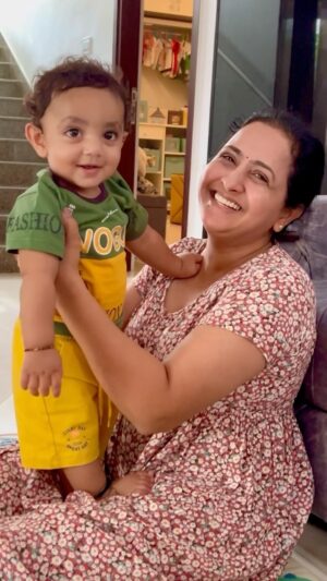 Lasya Manjunath Instagram - Just Munnu things 😍🥰
Looking like a wow 😘✨
Ma munnu padukodata 😂🤣😂 choodandi 

@its.memunnu 
@urs.junnu