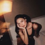 Laura Archbold Instagram - Ayer me sacaron las cordales y descubrí que siempre poso como si me hubieran sacado una muela. Prometo reír más. #estoybien