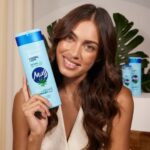 Laura Archbold Instagram - Laura nos cuenta un poco más de su historia, de sus momentos, de su vida, nos permite conocerla e inspirarnos de su ser y su aura maravillosa. 💙✨ Ama su naturalidad y le gusta expresarla sobre todo en su cabello. Cuéntanos si te gustó saber un poco más de ella.🌿 #muss #mujeresconhistoriasalnatural #mujer
