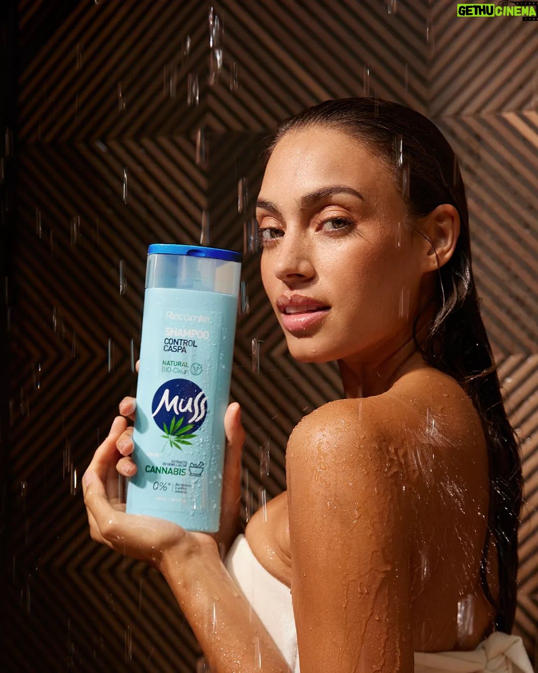 Laura Archbold Instagram - A Laura le encanta la nueva línea Muss Control Caspa, porque le da a su cabello todos los cuidados que necesita. Ya hace parte de su rutina diaria y por eso su cabello siempre luce visiblemente saludable. #Muss #ControlCaspa #Nuevo