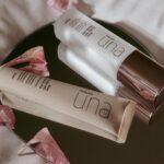 Laura Archbold Instagram - Primer plano de un Maquillaje natural con UNA de @natura.colombia Agradecimientos especiales a: El primer FPS 40: Protege la piel y suaviza la apariencia de los poros. Base HD: Alta cobertura, acción anti señales y alta definición por 24hs. Bruma Facial Hidra fix: Aumenta la fijación del maquillaje hasta por 18 horas. Lápiz de cejas, rubor y pestañina, también son #MaquillajeNatura 🤍 #menosesmas