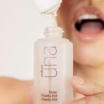 Laura Archbold Instagram - Primer plano de un Maquillaje natural con UNA de @natura.colombia Agradecimientos especiales a: El primer FPS 40: Protege la piel y suaviza la apariencia de los poros. Base HD: Alta cobertura, acción anti señales y alta definición por 24hs. Bruma Facial Hidra fix: Aumenta la fijación del maquillaje hasta por 18 horas. Lápiz de cejas, rubor y pestañina, también son #MaquillajeNatura 🤍 #menosesmas