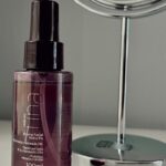 Laura Archbold Instagram - Primer plano de un Maquillaje natural con UNA de @natura.colombia Agradecimientos especiales a: El primer FPS 40: Protege la piel y suaviza la apariencia de los poros. Base HD: Alta cobertura, acción anti señales y alta definición por 24hs. Bruma Facial Hidra fix: Aumenta la fijación del maquillaje hasta por 18 horas. Lápiz de cejas, rubor y pestañina, también son #MaquillajeNatura 🤍 #menosesmas