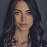 Laura Archbold Instagram – La primera es una foto alterada con inteligencia artificial. Y si me preguntan que debemos aprenderle a AI es, que solo responde cuando se le pregunta.
Las otras fotos son para recordarme lo mucho que me gusta reÃr y agradecer lo feliz que he sido, que soy y que proponiéndomelo, seguiré siendo.
#lavidaescomedia