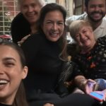 Laura Archbold Instagram – La primera es una foto alterada con inteligencia artificial. Y si me preguntan que debemos aprenderle a AI es, que solo responde cuando se le pregunta.
Las otras fotos son para recordarme lo mucho que me gusta reÃr y agradecer lo feliz que he sido, que soy y que proponiéndomelo, seguiré siendo.
#lavidaescomedia
