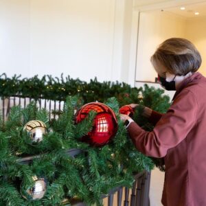 Laura Bush Instagram - The holidays are in full swing at the George W. Bush Presidential Center! We are grateful for our volunteer decorators who bring festive cheer to the halls of the Bush Center each year. Tap the link in our bio for a behind-the-scenes look at this year’s decorating process. @thebushcenter