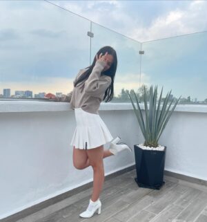 Laura Carmine Instagram - #tbt extrañando mi pelo largo, ¿cómo les gusta más largo o corto?