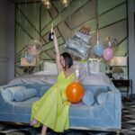 Laura Carmine Instagram - I’m too young to be this old, Happy birthday to me! Gracias @maydecolumna por traerme todos los globitos y una vez podemos celebrar juntas nuestro cumple te amoooooo Gracias @olvhotel por darme tanto en este tiempo, por celebrarme y darme unos días con excelente trato 📸 by: @__mr.photos__ Coordinador: @joseanvelezb 🎂: @adriaestradacaceres