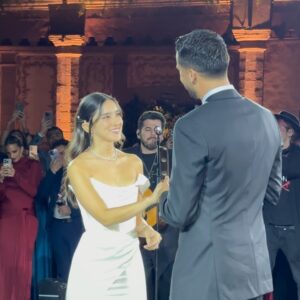 Laura Carmine Instagram - Una semana después de los días más hermosos que he vivido.  La última es mi favorita ❤️ @vivianaserna y @diegoreyes les deseo lo mejor siempre los amo y gracias Diego por ser como eres con mi Vivi.  Sigo reponiéndome de la boda, tengo que hacer un reel de la boda por tanta foto y vídeo que tengo  #viviydiego