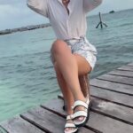 Laura Carmine Instagram - Outfit inspo para la playa @charleskeithofficial