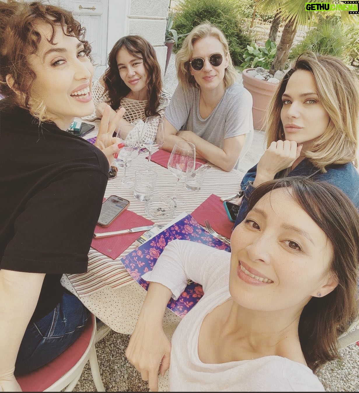 Laura Chiatti Instagram - Grazie alle mie preziose compagne di viaggio … “ noi siamo senza paura “….. @chiarafrancini @junichikawaofficial @antonia_liskova_official @_enula_