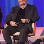 Laura Chiatti Instagram - Ciao Maurizio…. Tu che ci hai raccontato l’Italia nelle sue bellezze e nelle sue magagne. Tu che riuscivi ad essere poetico anche nel profondo disincanto . La tua intelligenza potente e sottile , è stata un insegnamento costante , una scuola presente in tutte le nostre case. Che tu possa con l’allegria trascendentale che nascondevi dietro quel buffo ghigno burbero, non chiudere , ma aprire un miglior “ sipario “❤️