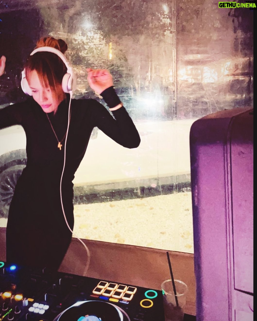 Laura Chiatti Instagram - La musica è l’armonia dell’anima. (Alessandro Baricco)