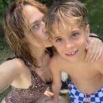Laura Chiatti Instagram - ….il mio cuore dal tuo amore è sovrastato , perché non ha mai conosciuto nulla di più potente e sconfinato, va oltre la luna , parla con le stelle, annienta le cose brutte , e moltiplica quelle belle… sorride al mondo , lo accoglie , lo trasforma , riesce a mostrargli la bellezza in ogni sua forma . Ti guardo e rimango incantata , quando mi dici “ mamma cantiamo insieme aranciata ?“ la nostra canzone preferita , quella del momento … che vorrei durasse in eterno , per non fermare ciò che sento. Il bambino che sei, le parole non lo possono raccontare , una creatura così perfetta che spero di poter meritare. Che tu possa ogni giorno come oggi festeggiare , io ti darò tutta me stessa , questo te lo posso assicurare… e una volta ancora te lo ripeto pablito …. che l’uomo della mia vita ,io l’ho partorito !❤️Buon compleanno anima mia , Grazie per avermi donato già 7 anni di magia. Ti amo .
