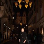 Laura Chiatti Instagram - Oggi in via Condotti si respira un’aria Natalizia, ma anche di innovazione, tecnologia e sostenibilità. Oltre alle splendide luminarie firmate Renault, infatti, ho potuto scoprire la punta di diamante della gamma elettrica Renault, Scenic E-Tech 100% electric. @renault_italia #xmasrenault23 #adv