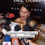 Laura Chimaras Instagram - Esto pasó anoche en mi país Venezuela 🇻🇪🥹 Tuve le oportunidad de ser la portada de @rdeldomingo y no sólo el trabajo que se hizo de edición, la conversación que tuvimos, fue grandiosa, si no que, entre todo el recorrido, escribí un artículo donde cuento no sólo el proceso que ando transitando, si no la importancia de la lectura y en este caso de la poesía en nuestras vidas. Gracias a todo el equipo, a todas las personas que estaban anoche en el evento, sé que nos vamos a ver muy pronto mi Venezuela linda🇻🇪 Te llevo en mis poemas, en mis libros, en mi sentir más que nunca. Mientras el tiempo pasa, más te extraño y más ganas de volver a abrazarlos tengo. PRONTO NOS VEMOS MI VENEZUELA, PRONTO🇻🇪 La fotografía de portada fue realizada por @elizabethmua El domingo ya estará disponible en físico en todas las tiendas @redvital.ve del país. En los vuelos de Turpial Airlines y en más de 160 puntos de cortesía de distribuidor en: Caracas, Carabobo, Aragua, Cojedes y Costa de Falcón. #revistadeldomingo
