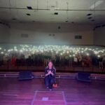 Laura Chimaras Instagram - Me dijeron que la poesía no llenaba teatros, me dijeron que nadie buscaría de leer mis libros, me dijeron que no lograría que las personas fueran a escucharme, menos mal no presté atención, aunque estaba asustada… seguí✍🏻 Tengo mucha emoción de mi show en Miami el 28 de Octubre🥹 es un gran reto para todo el equipo, el salón es bastante grande y el show nos exige más entrega desde el montaje hasta cada poema que se va a recitar. Las entradas las puedes buscar en @goliiive - en laurachimaras.com o en el perfil de mi cuenta. Gracias a todos los que han adquirido los tickets, lo aprecio mucho🥹 Miami estoy 🔥 será una noche de otro nivel🔥✍🏻🎤