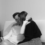 Laura Chimaras Instagram - “Cuídate nos debemos la vida” 🖤 Cuántas cosas hemos vivido mi amor, cuántas risas, lágrimas, miedos, alegrías, nervios, cuántos momentos… Te Amo Mucho @profmosquera 🖤