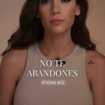 Laura Chimaras Instagram - ¿Cuántas veces nos abandonamos por que las cosas no salen como queremos? Un poema corto para recordarte que no es opción abandonarte🤎 Poema #22 #poemacorto #poemas #poeta #chimaraslaura #poesía