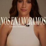 Laura Chimaras Instagram - Nos enamoramos, conocemos a extraños, reímos, lloramos… Poema #38 ¿Cómo van con los poemas? 🤎✍🏻 El mes de junio se pondrá increíble 🖤 #poema #poeta #poesía #spokenword #chimaraslaura