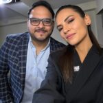 Laura Chimaras Instagram – ¿Qué haríamos sin los mejores amigos? ¿Ustedes se imaginan no tener un amigo de esos que a través de los años se hacen hermanos?

Hoy está de cumpleaños @nelsoncollazo ya tenemos 15 años de amistad, pero no de cualquier amistad, si no de esas que se ha ido transformando a través de los años, y pasamos de ser conocido a ser hermanos.

Este año que pasó, para nosotros fue muy clave, tuvimos quizá, conversaciones más profundas referente al transcurso de su vida y la mía, hemos estado a una llamada o un mensaje cada vez que nos da un ataque de pánico, o cuando estamos caídos algún chiste se hace y cuando estamos felices ambos celebramos los logros de cada uno como si fueran nuestros.

Dios te bendiga Nelsin, celebro tu vida, ojalá Dios nos permita ser hermanos de pánico, Afrin, risas, giras, tristezas por mucho tiempo.

🫶🥹🎉🎈

Nota: la última foto es mi favorita 🤣