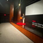 Laura Chimaras Instagram - MAÑANA UNO DE MIS SUEÑOS SE HACE REALIDAD😱 MI PRIMERA CHARLA TED❌ ¿Quién será mi fiel compañera? La poesía ✍🏻 Hicimos un ensayo general lleno de nervios, risas, lágrimas… un sin fin de emociones. No saben lo agradecida y feliz que estoy de lo que viviré mañana, mi voz como poeta tomará vida en una de las plataformas más importantes para pensadores, escritores, científicos, poetas, profesores, etc🥹 ¡Gracias por tanto! ❌ @tedx.altamirawomen @ted #ted #tedxaltamirawomen #tedx #chimaraslaura #poeta #poesía