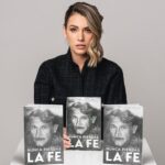 Laura Chimaras Instagram - Buenos días ☕️ Hoy jueves de #TBT quiero recordar el viaje que hemos tenido desde el día que decidí publicar mi primer libro 📚 1) Pasiones Narcóticas en el 2017 🖤 (ficción) 2) Contratiempo junto a @andreinaepa en el 2018 🤍 (ficción) 3) La Historia de una Adicta en el 2019 🖤 (ficción) 4) Palabras Perdidas en el 2020 🩶 (poesía) 5) Nunca Pierdas la Fe Vol. I en el 2021 🤍 (novela - basada en la vida real) 6) Nunca Pierdas la Fe Vol. II próximamente en el 2024 🤍 (novela - basada en la vida real) Un hermoso viaje hemos tenido, lleno de aprendizaje, lágrimas, risas. ¿ya leyeron todos? Consiguen todos mis libros en USA a través de laurachimaras.com También en Amazon 🌎 Y recuerdan que NPLF está disponible en Argentina a través de laurachimaras.com 💙