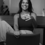 Laura Chimaras Instagram - Así de feliz estoy de que hoy a las 8:00PM estreno un nuevo poema en todas las plataformas de música✍🏻🎤🎶 ¿Quién me acompaña? Lo titulé: Una Noche🍷🖤