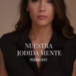 Laura Chimaras Instagram - ¿Qué haces cuando los pensamientos son más fuertes que tú? ¿Logras controlar tu propia mente? ¿Te sientes desesperado por buscar de calmarla? Un poema de Domingo para nuestra jodida compañera “LA MENTE” 🖤 Por cierto, gracias por amar tanto la poesía, en pocos meses hemos crecido mucho, ya somos 1.5MILLONES gracias 🥹🫶😭💔 #poema #poemacorto #poesía #chimaraslaura #poeta #poet #poemasenespañol