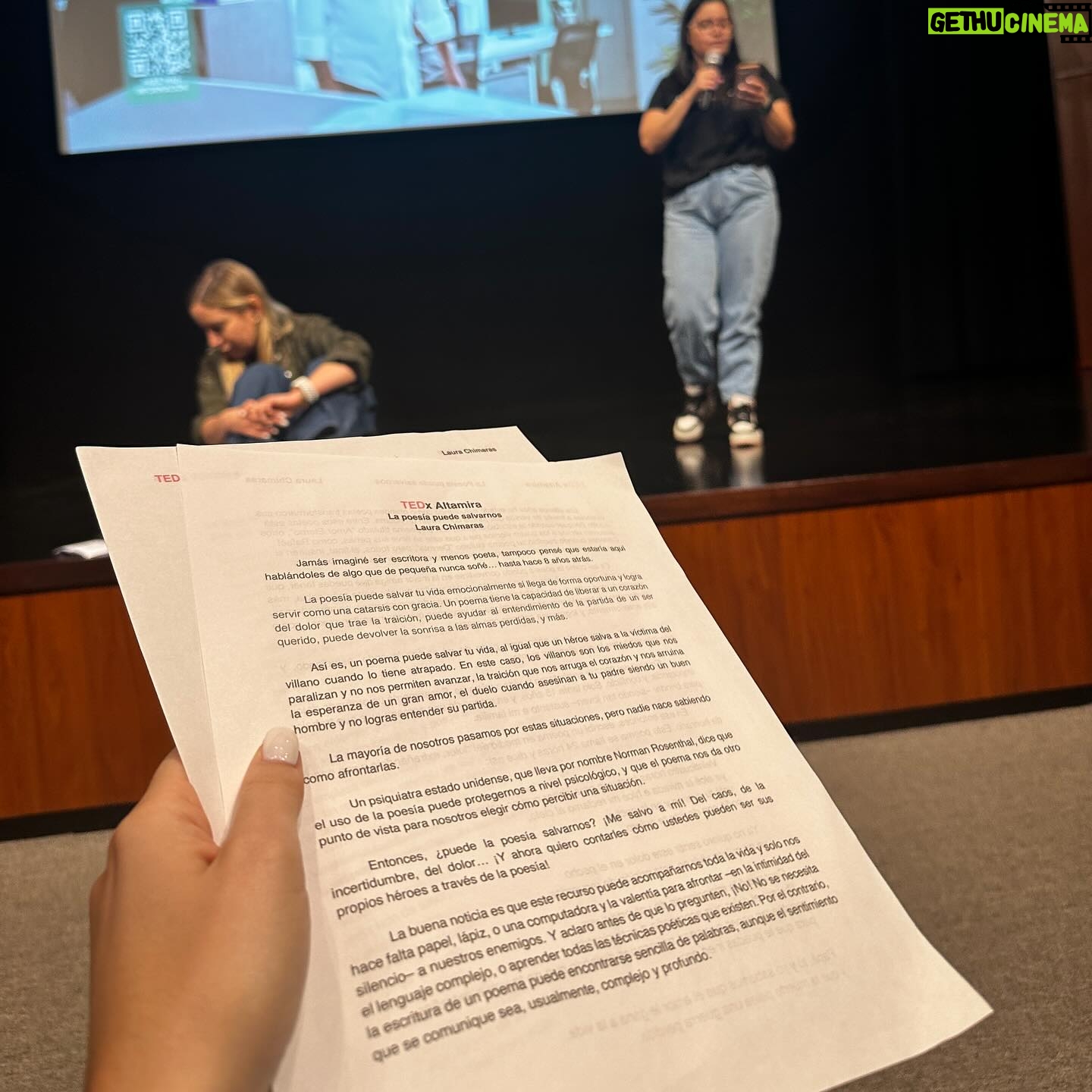 Laura Chimaras Instagram - MAÑANA UNO DE MIS SUEÑOS SE HACE REALIDAD😱 MI PRIMERA CHARLA TED❌ ¿Quién será mi fiel compañera? La poesía ✍🏻 Hicimos un ensayo general lleno de nervios, risas, lágrimas… un sin fin de emociones. No saben lo agradecida y feliz que estoy de lo que viviré mañana, mi voz como poeta tomará vida en una de las plataformas más importantes para pensadores, escritores, científicos, poetas, profesores, etc🥹 ¡Gracias por tanto! ❌ @tedx.altamirawomen @ted #ted #tedxaltamirawomen #tedx #chimaraslaura #poeta #poesía