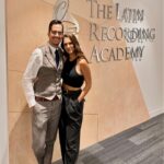 Laura Chimaras Instagram - Quien diría que la poesía me llevaría a sentarme en las oficinas de @latingrammys para hablar de ella✍🏻🎶 Gracias a todas las personas tan lindas que estuvieron hoy en la oficina, por el trato, el calor, las ideas, las conversa, gracias por llenarme de combustible, gracias por compartir la intensidad de la palabra. Este año tenemos álbum✍🏻🎶🥹 y yo estoy que no me lo creo. #latingrammy #grammys #spokenword #spokenwordpoetry #chimaraslaura