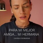 Laura Chimaras Instagram - Un poema en colaboración con mi hermana @andreachimaras 🫶 Puse a toda mi familia a recitar poemas 😅 En poesía decimos… 💬 Dedícale este poema a tu hermana, etiquétala o envíaselo🤎 Recuerden que para ser parte de los poemas en colaboración debes unirte a mi canal de Instagram. #poema #poemacorto #poemaencolaboración #chimaraslaura #poesía #enpoesíadecimos
